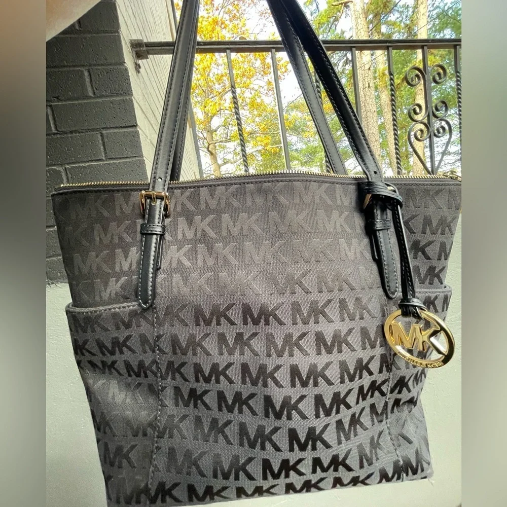Michael Kors 🍒michael kors