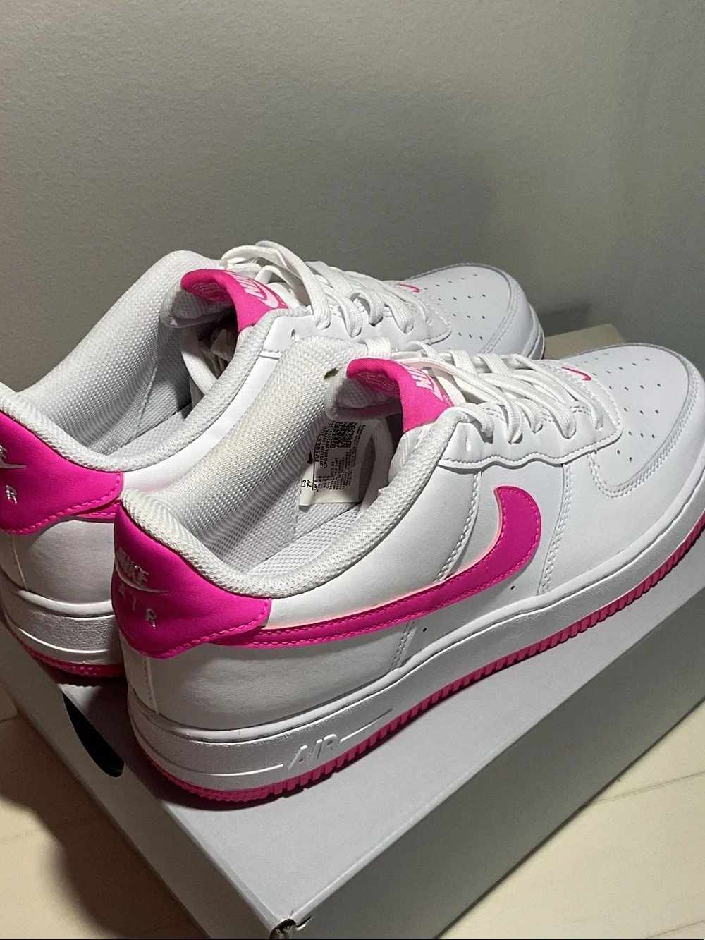 Nike Air Force 1 Men 7, Women 9, EUR 40