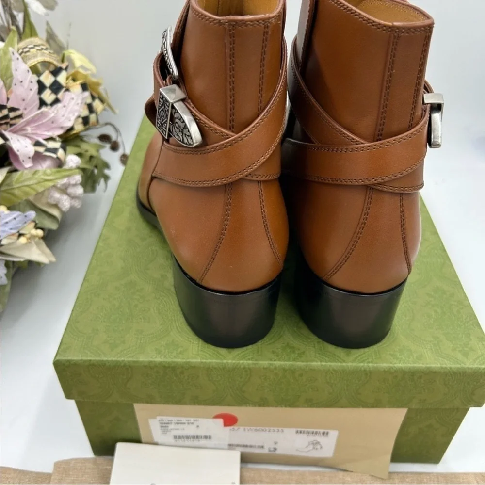 Men’s Gucci, leather ankle boots size 9, made in Italy