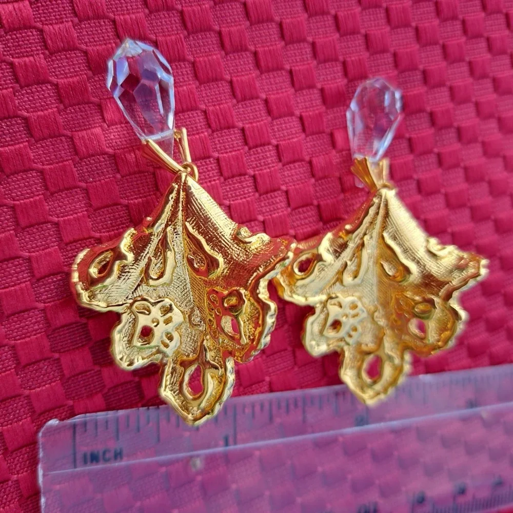 Vintage Goldtone Clip On Earrings 