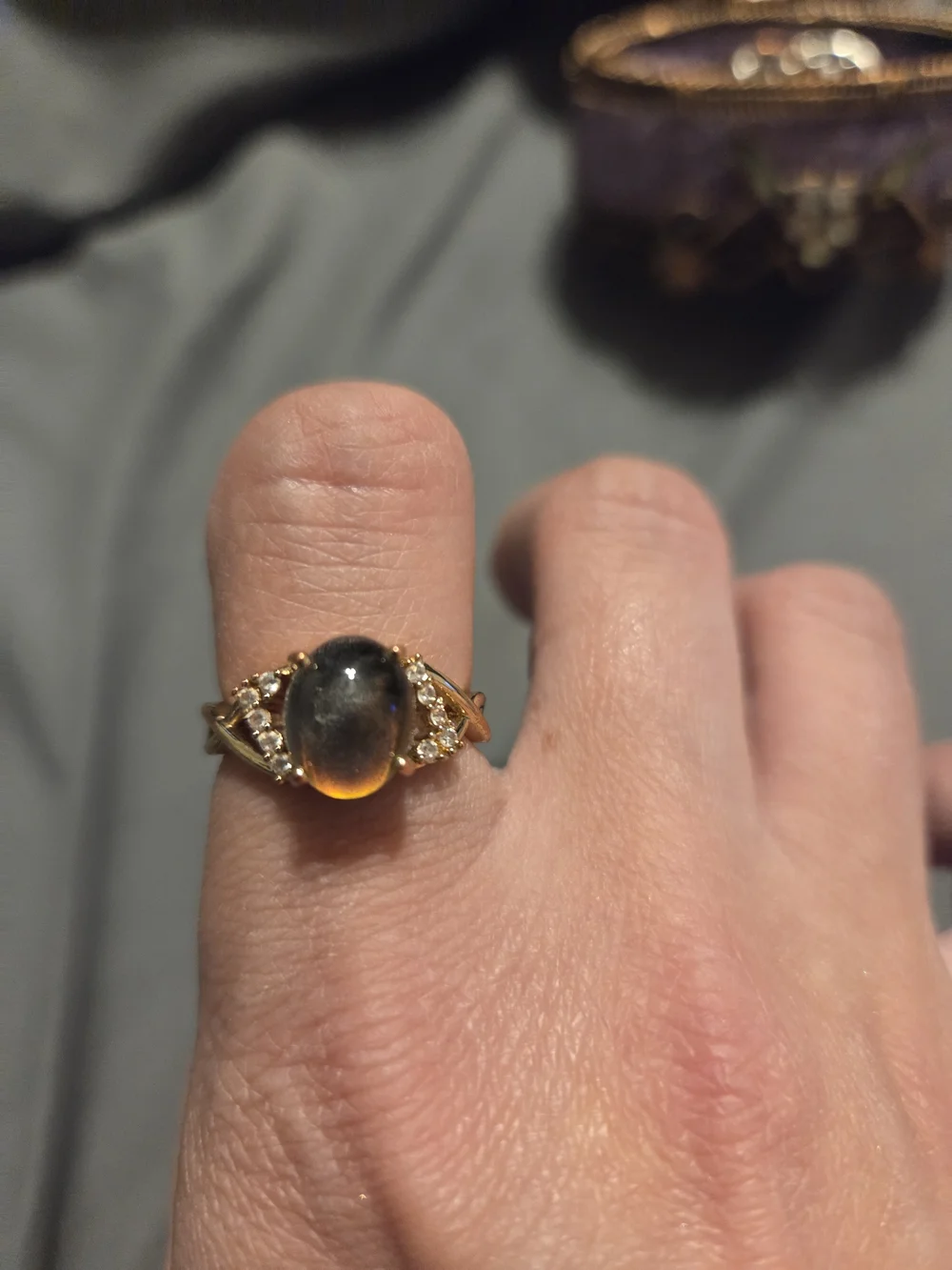 N/A elegant gold