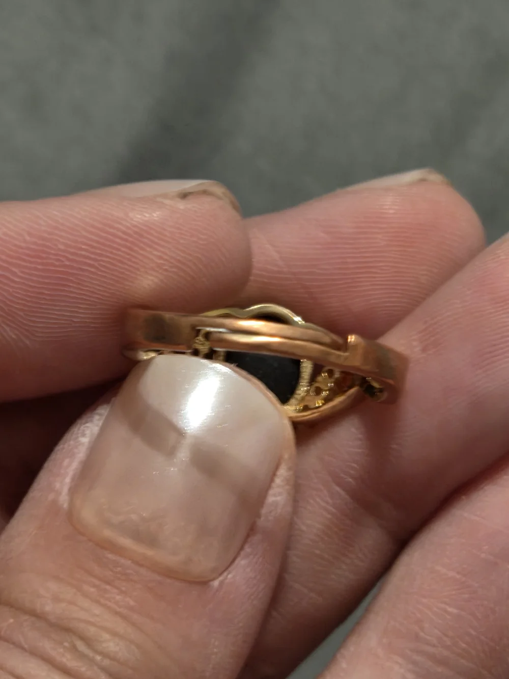 N/A elegant gold