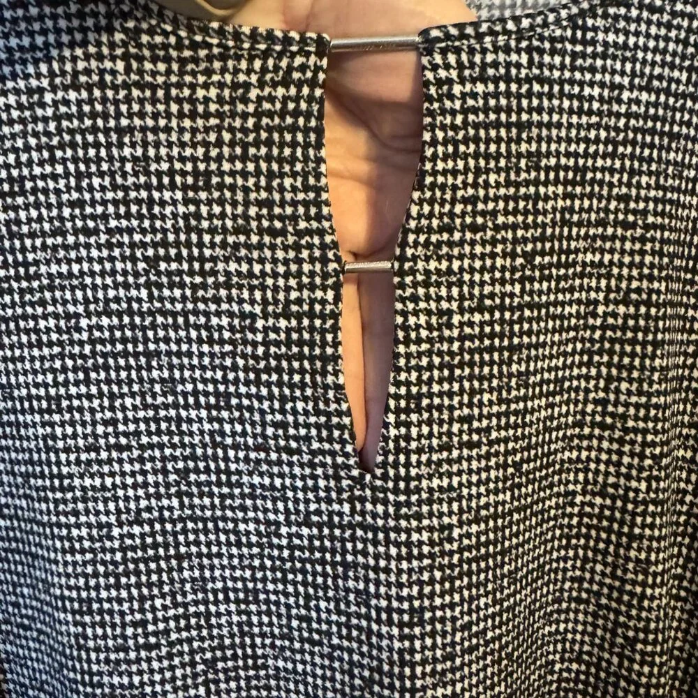 NWT  MICHEAL KORS BEAUTIFUL TOP   NECKLINE DETAIL FLUTED SLEEVES   SMALL   #G