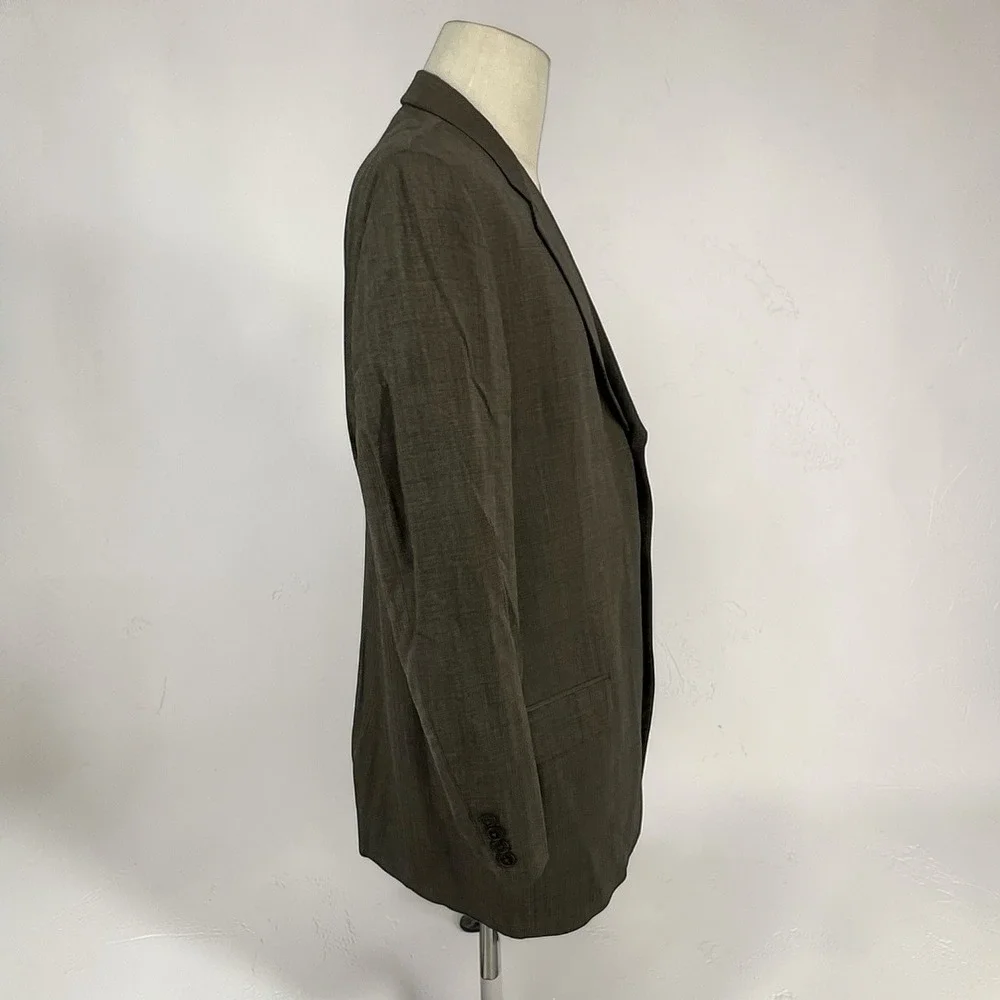 Joseph Abboud offers finish