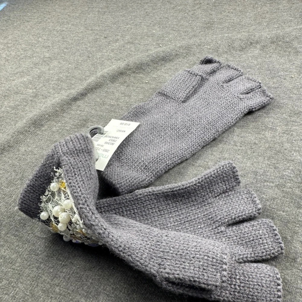 Maurices‎ Women Gray Fingerless Gloves Lace Pearl Rhinestone Embellished