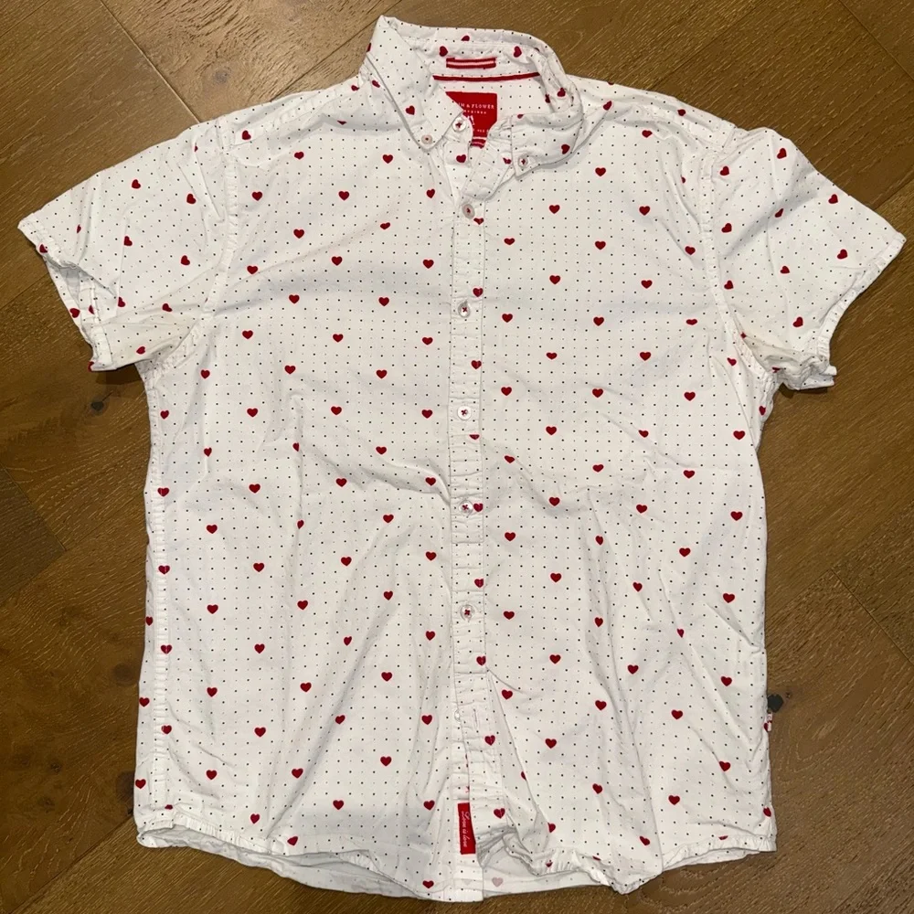 Denim & Flower White Short-Sleeve Button-Down‎ Shirt with Red Heart Print