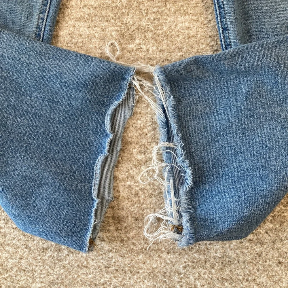 Mica Los Angeles Jeans 31 (30x27) Distressed Straight Leg Blue Raw Hem MDP-T203