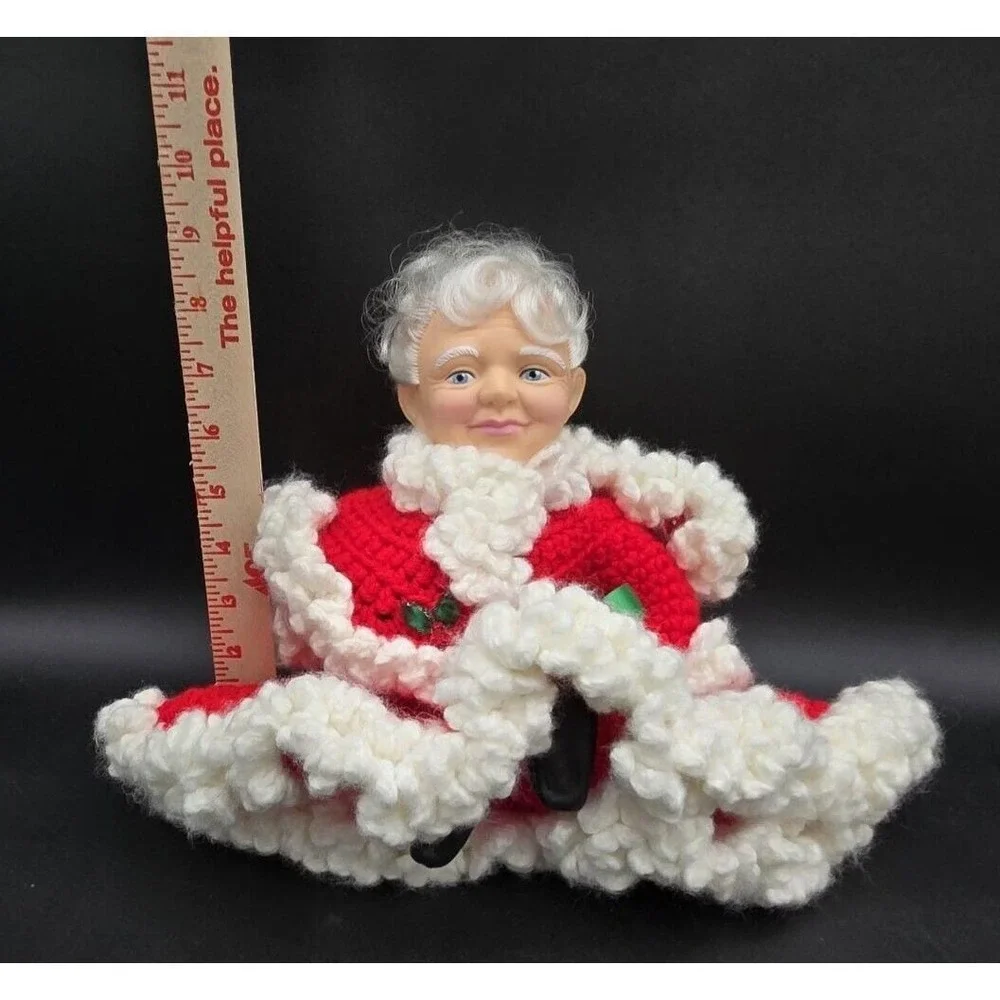 VtgMr & Mrs Santa Claus Dolls Crochet Outfit Christmas Decor Holidays Grannycore