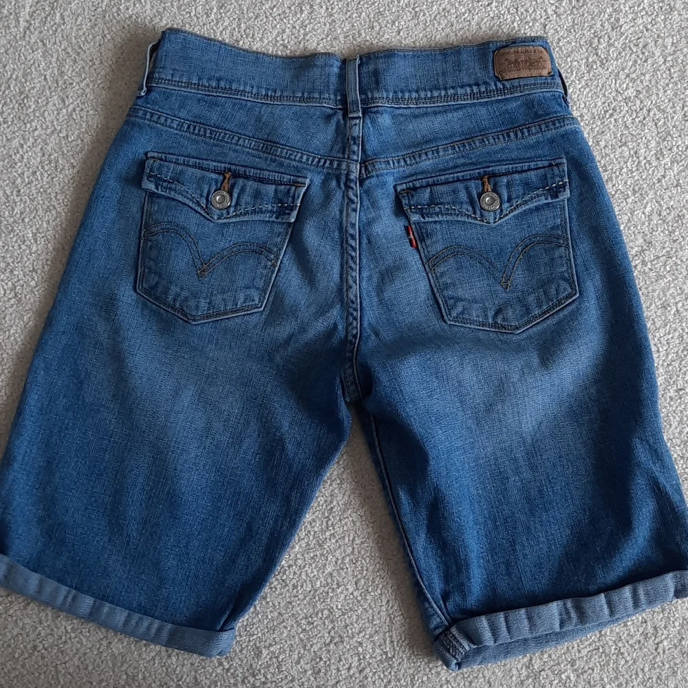 Levis bermuda shorts