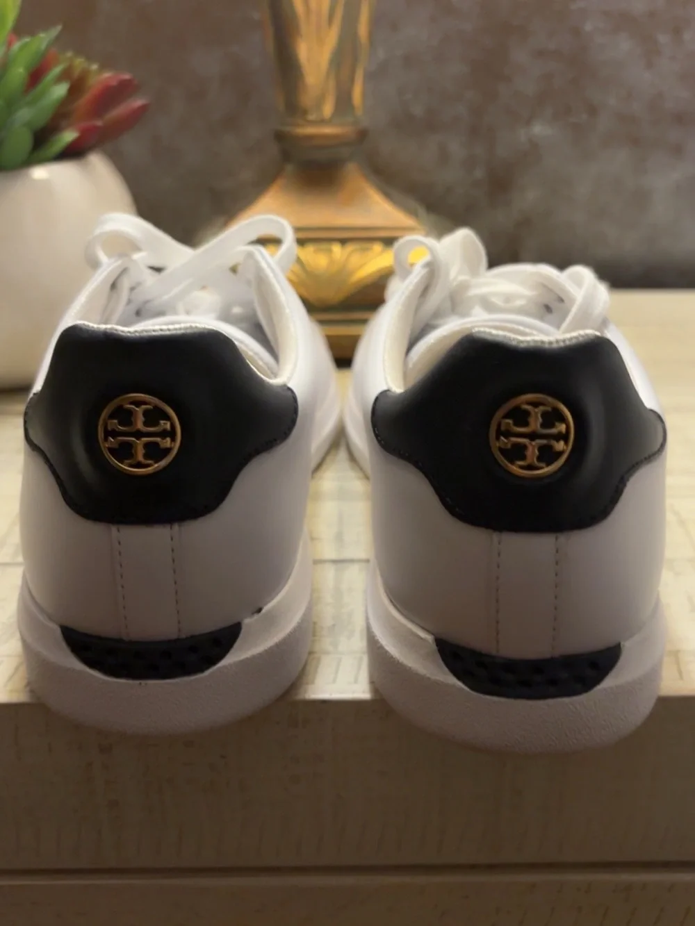 Like New ~ Tory Burch White Leather Sneakers W/Black Heel Tab & Gold Logo ~Sz 10