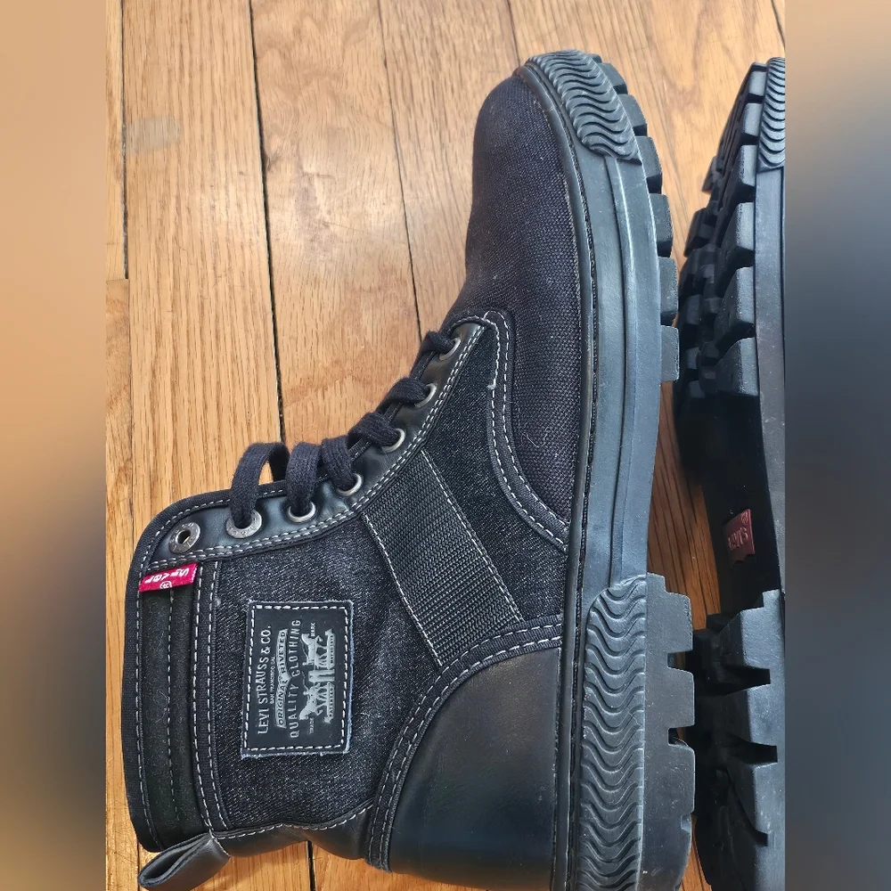 Levis pre loved