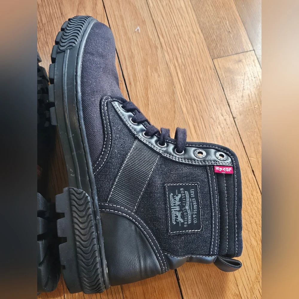 Levis pre loved
