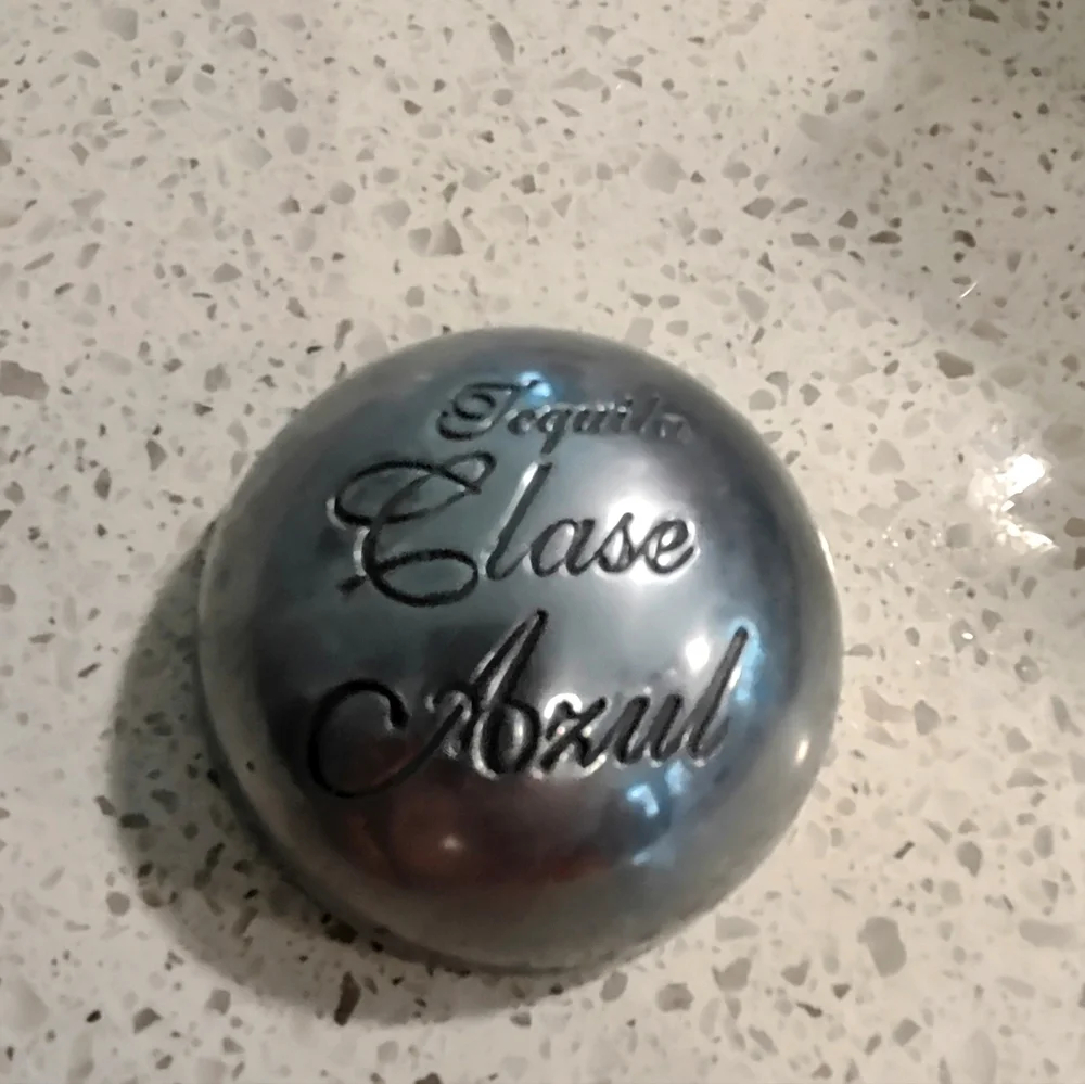 Clase Azul comes removable