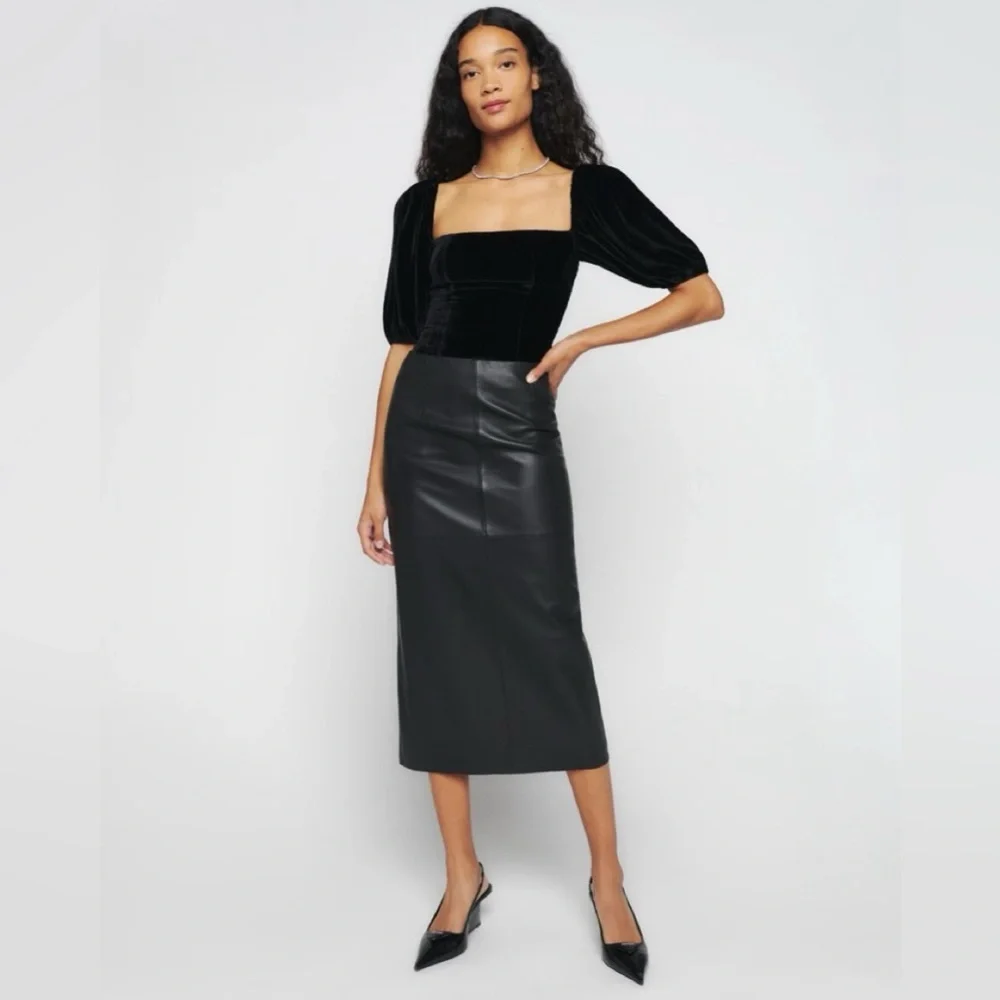 Reformation Luka Black Velvet Top (121)