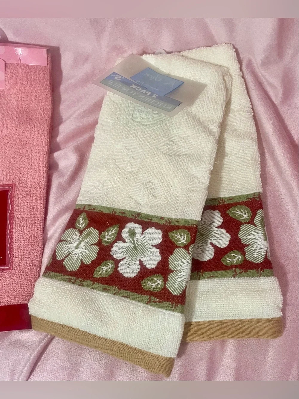 Set of 4 Decorative Kitchen Towels - Heart & Floral Designs