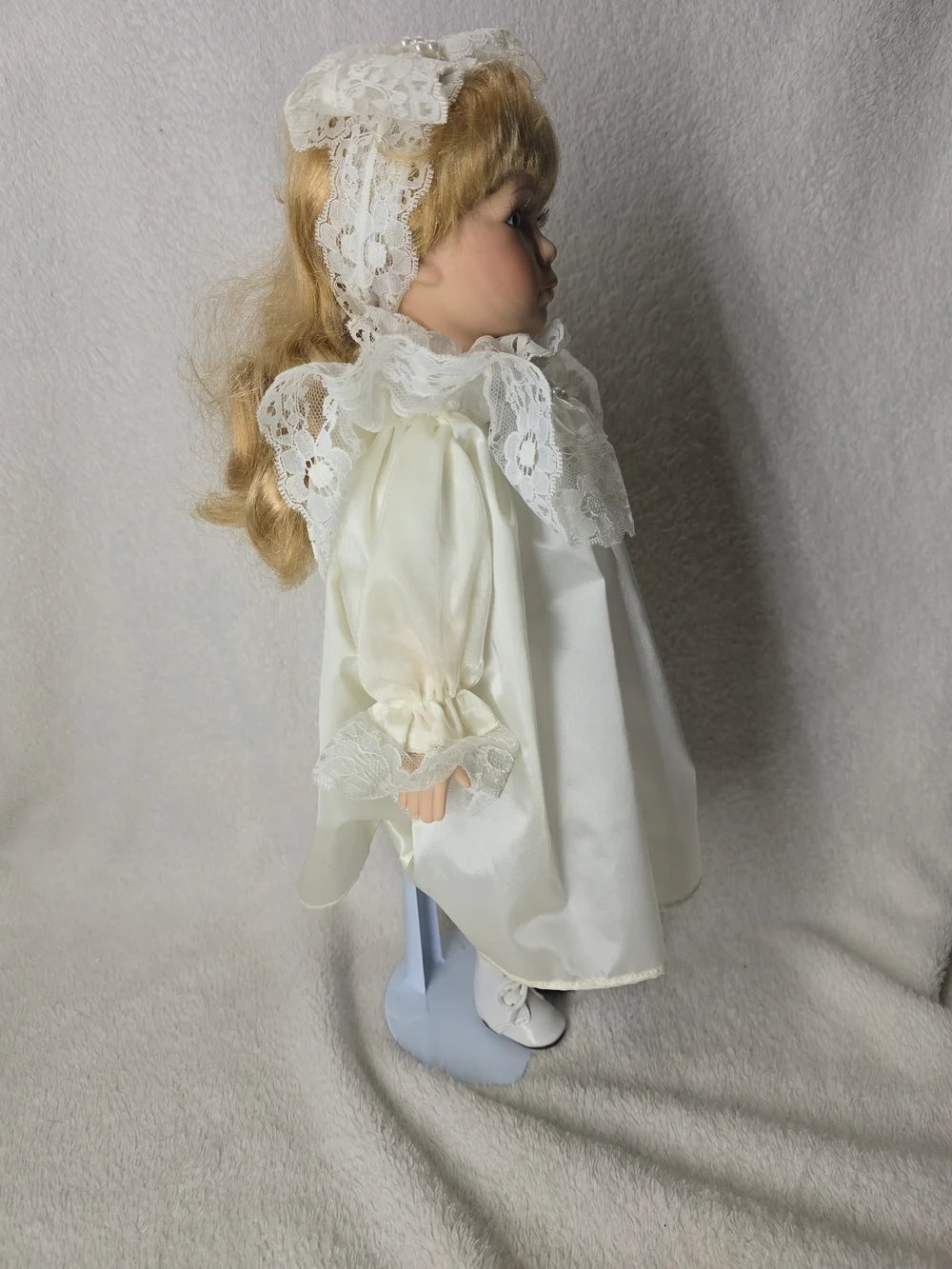 Source Unknown beautiful porcelain