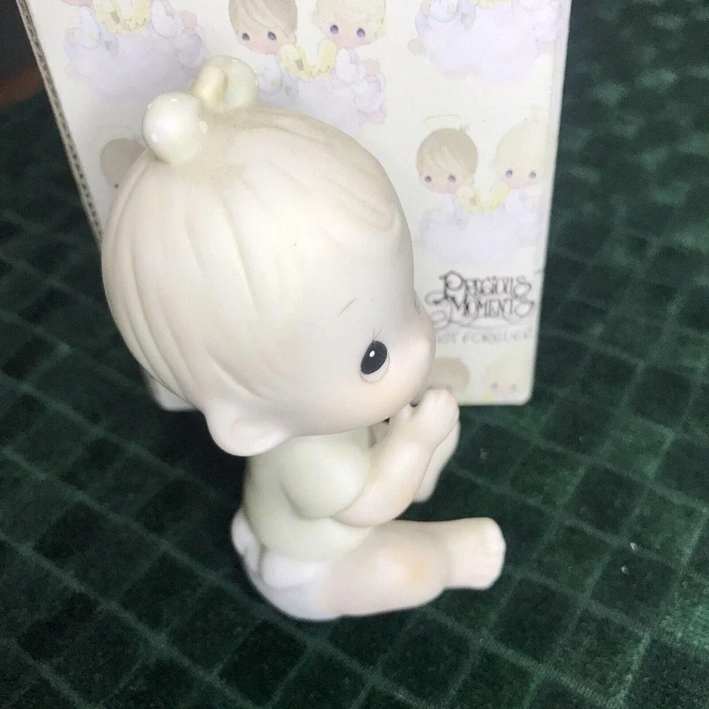 N/A box girl