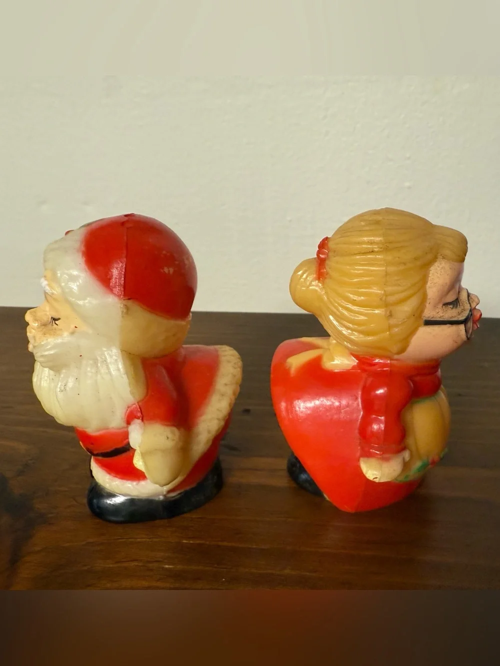 Vintage Risqué Plastic Santa & Mrs Claus Kissing Salt & Pepper Shakers