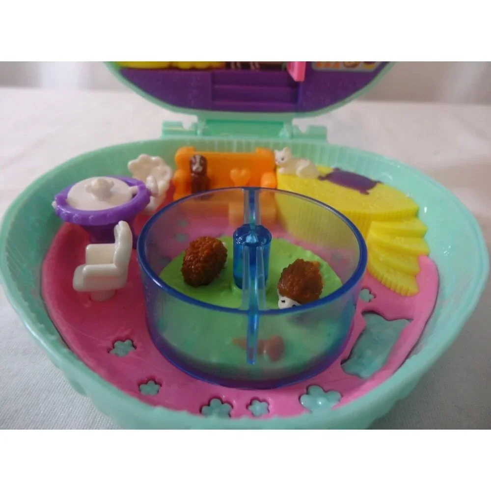 Polly Pocket Hedgehog Cafe Compact Playset  + Polly Pocket Otter Aquarium Compac