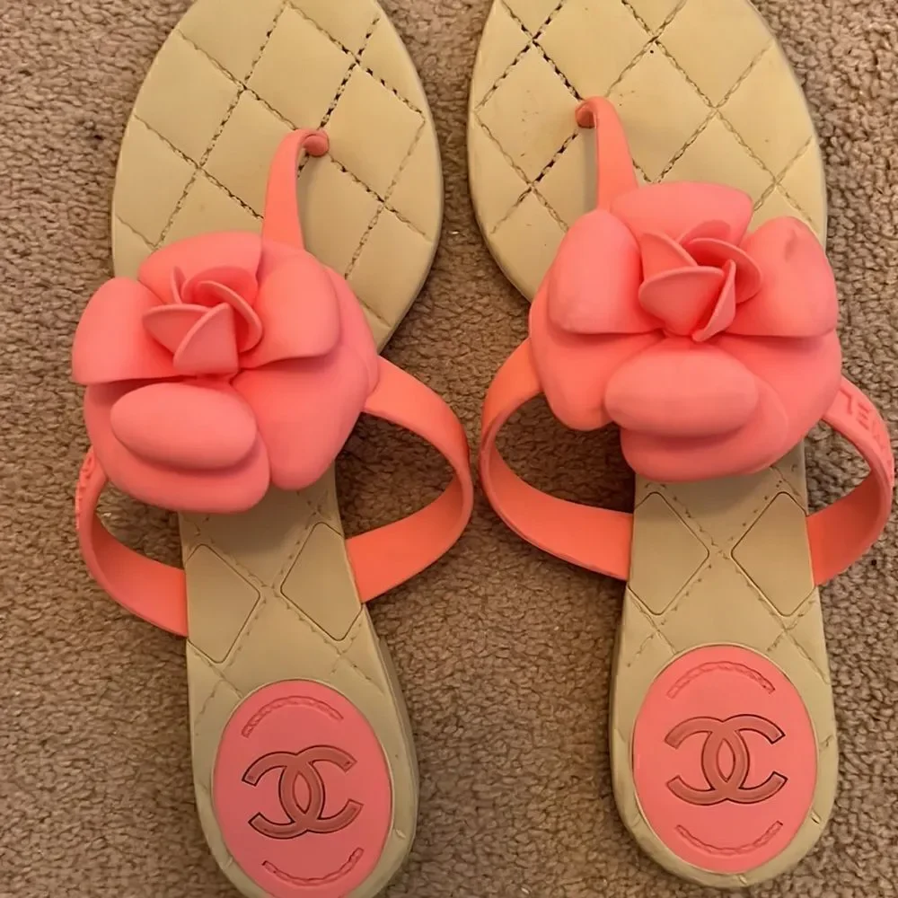 Authentic Chanel Sandal 38 pink/white