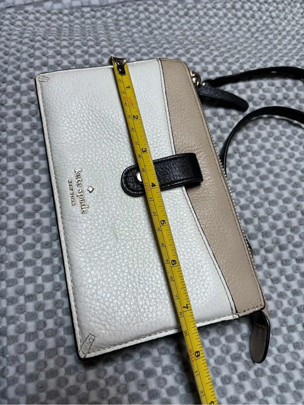 kate spade White, Beige & Black Pebbled Leather Crossbody Wallet/Bag