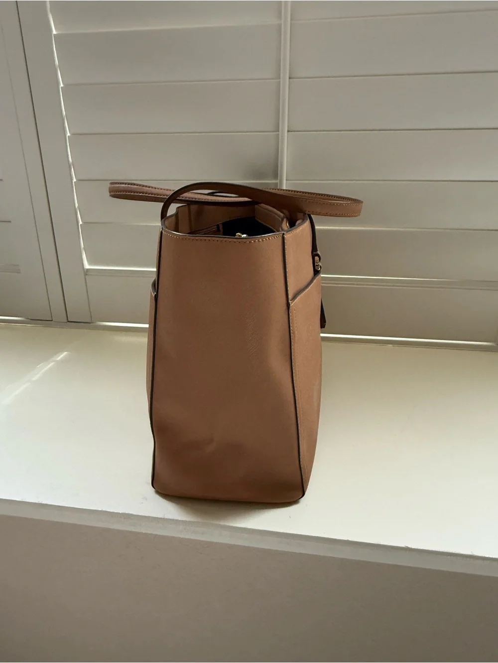 Classic Leather Tote Bag in Brown