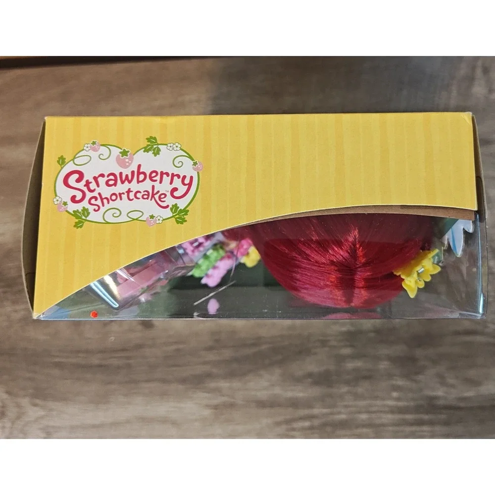 Hasbro Stylin Strawberry Shortcake Doll 11in Pink Scented Hair Accessories