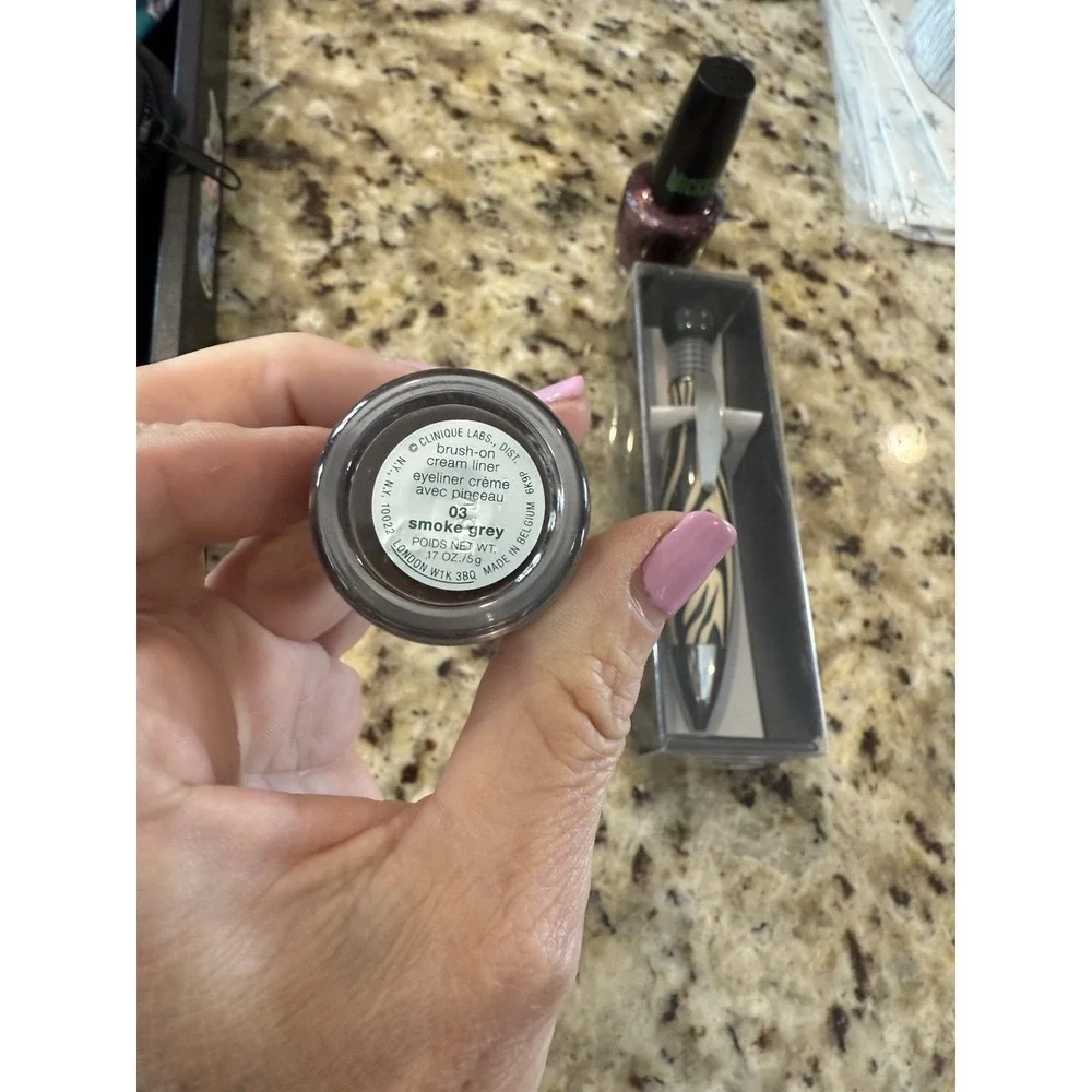 Make Up Bag And Make Up Goodie Lot.   Lots Of Things‎ Included. 4404