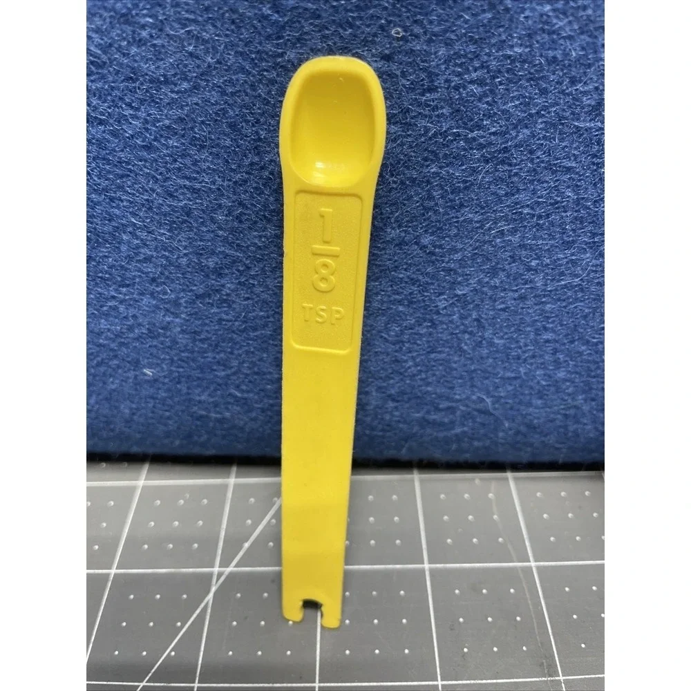Tupperware 1266 pale