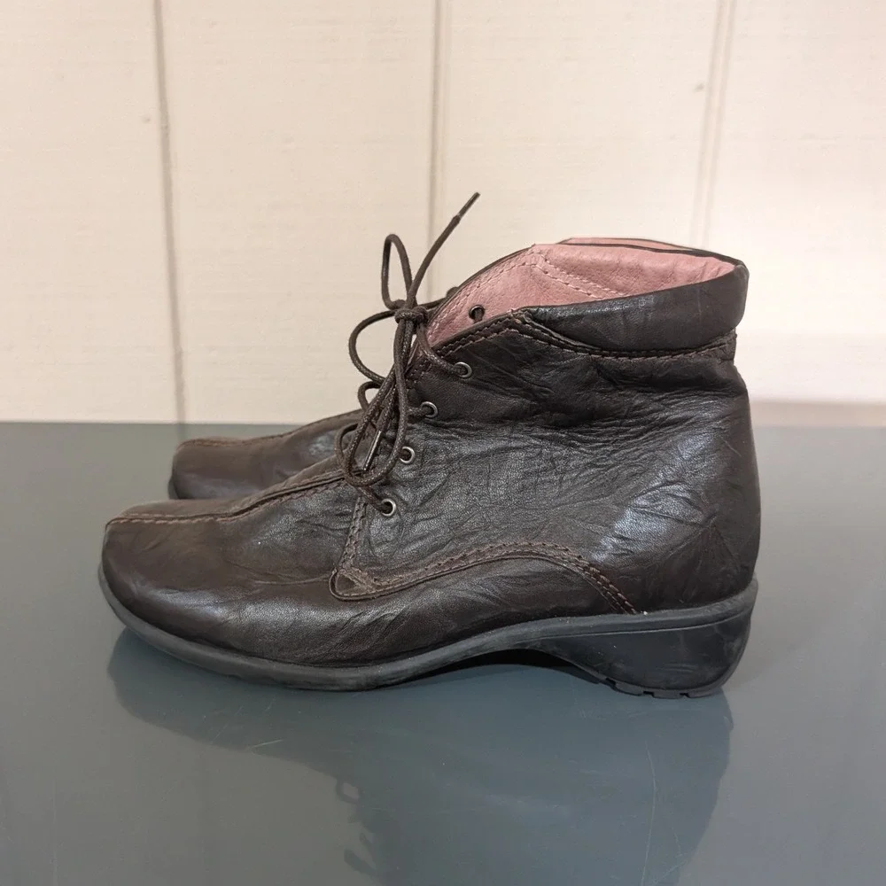 Sanita brown leather