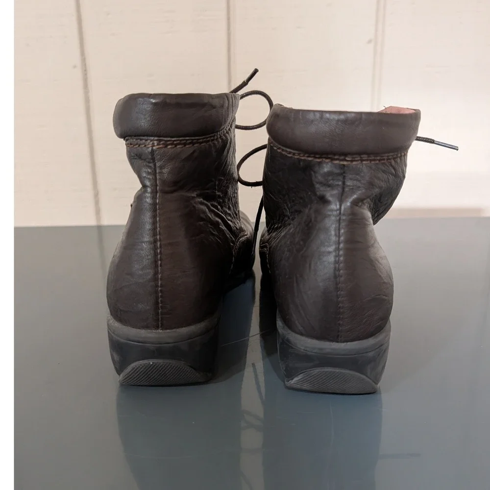 Sanita brown leather