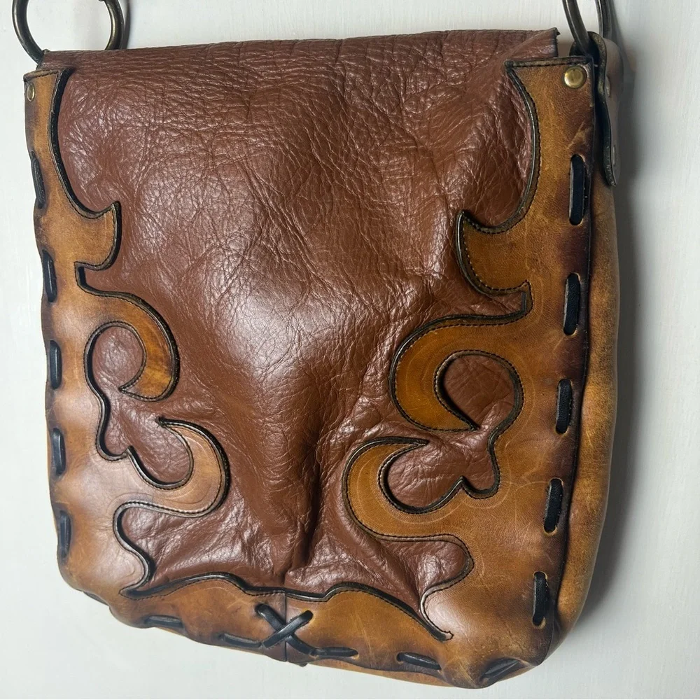 Tooled‎ Leather Crossbody Bag Vintage Western Clasp Appliqué Brown – Sz. OS
