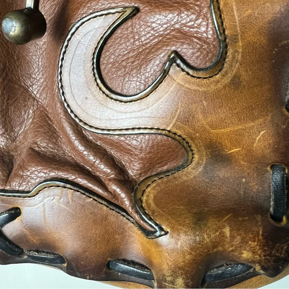 Tooled‎ Leather Crossbody Bag Vintage Western Clasp Appliqué Brown – Sz. OS