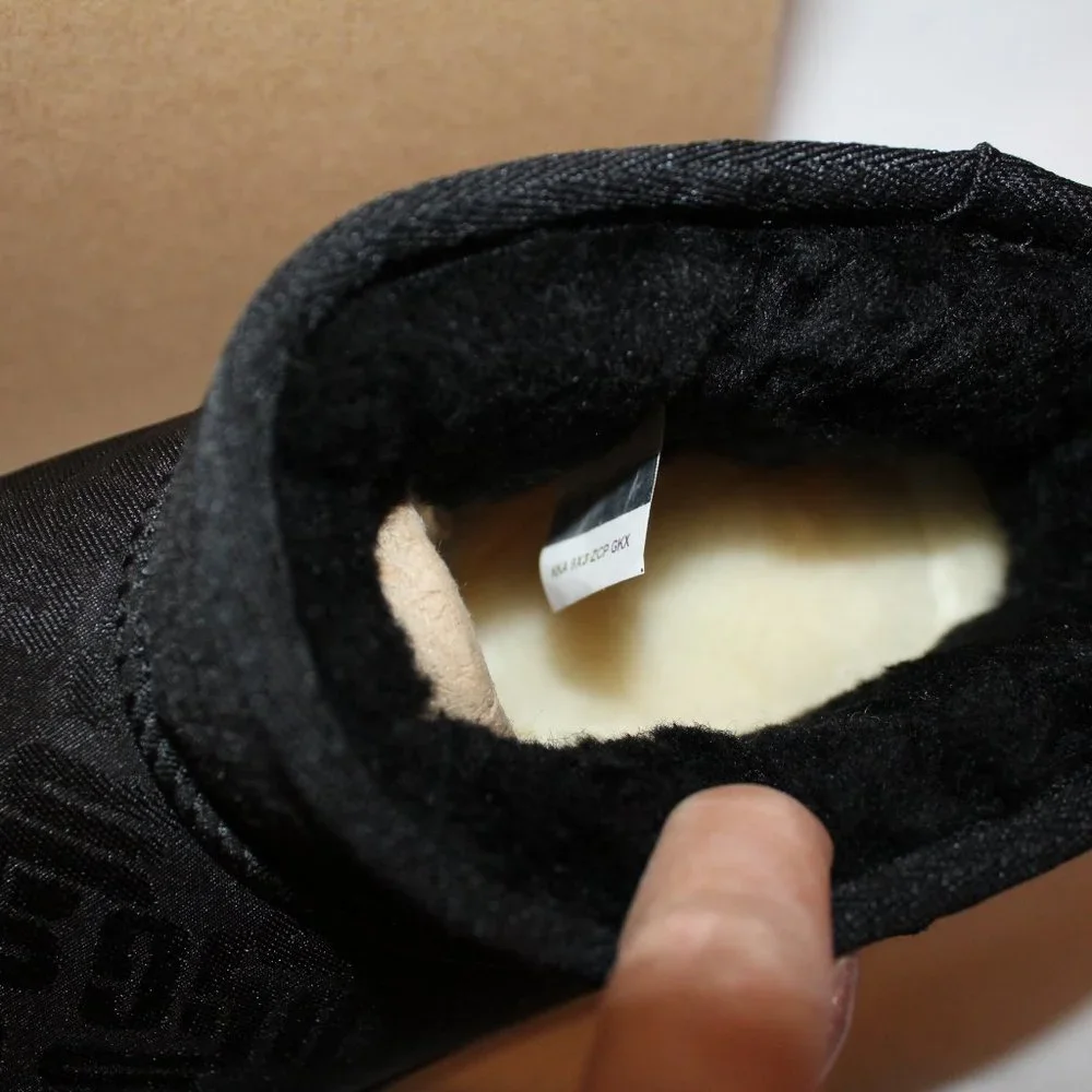 UGG logo pattern