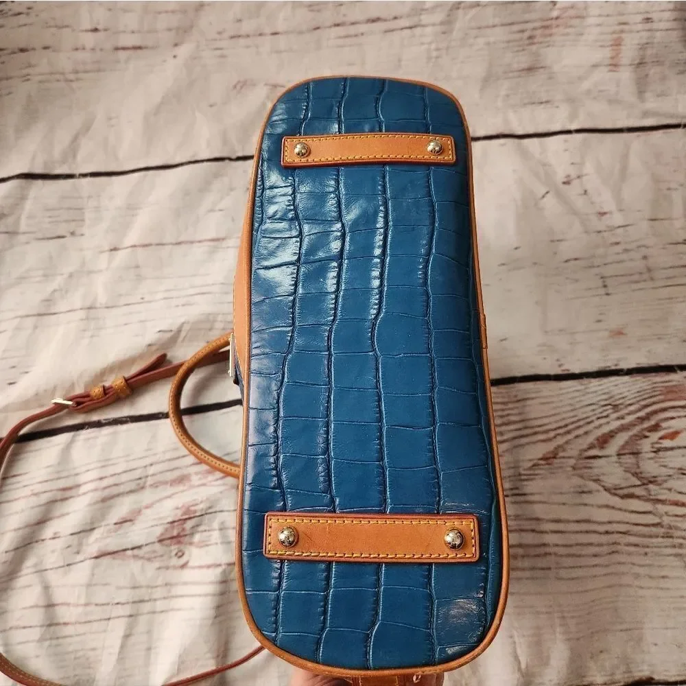 Dooney & Bourke marine blue