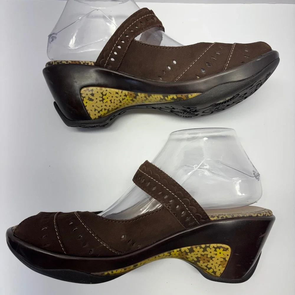Jambu Touring Wedge Sandals 8.5M Brown Suede Peep Toe Floral Comfort Boho