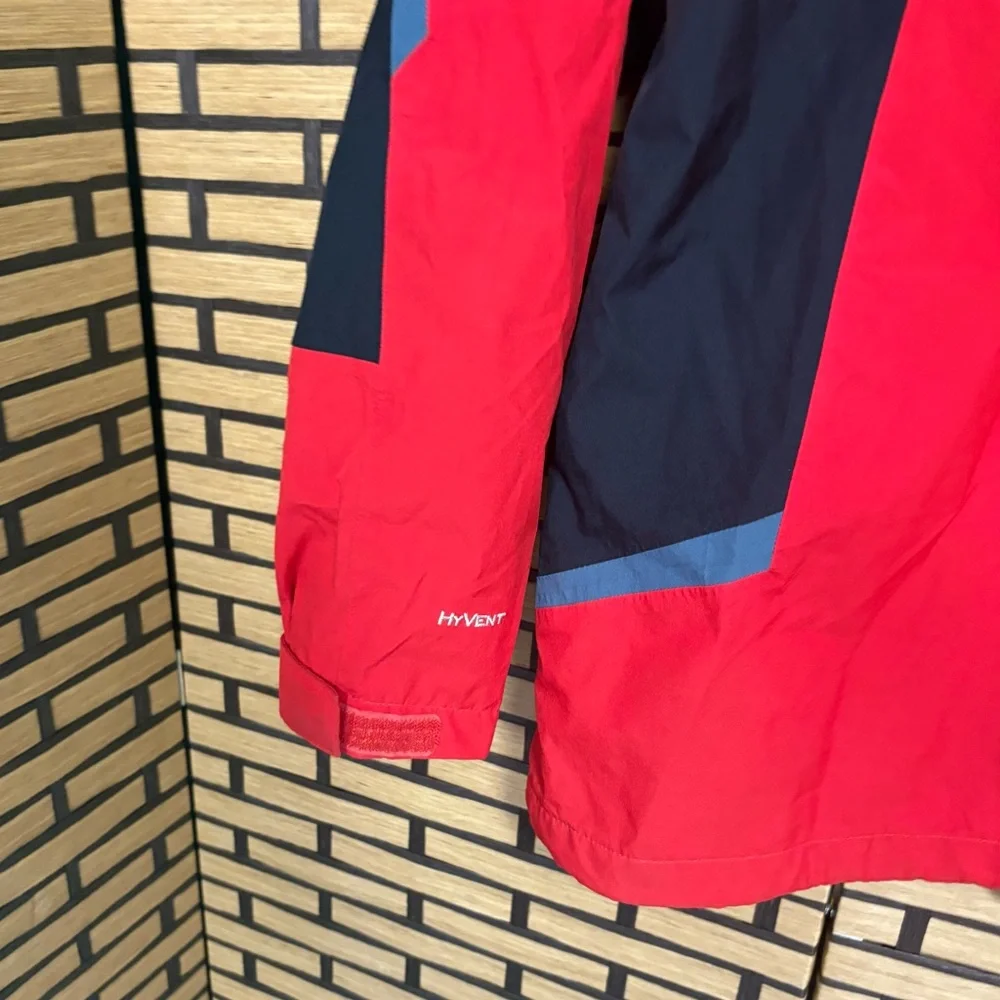 The‎ North Face Red Hyvent Jacket Boys Size XL (18/20)
