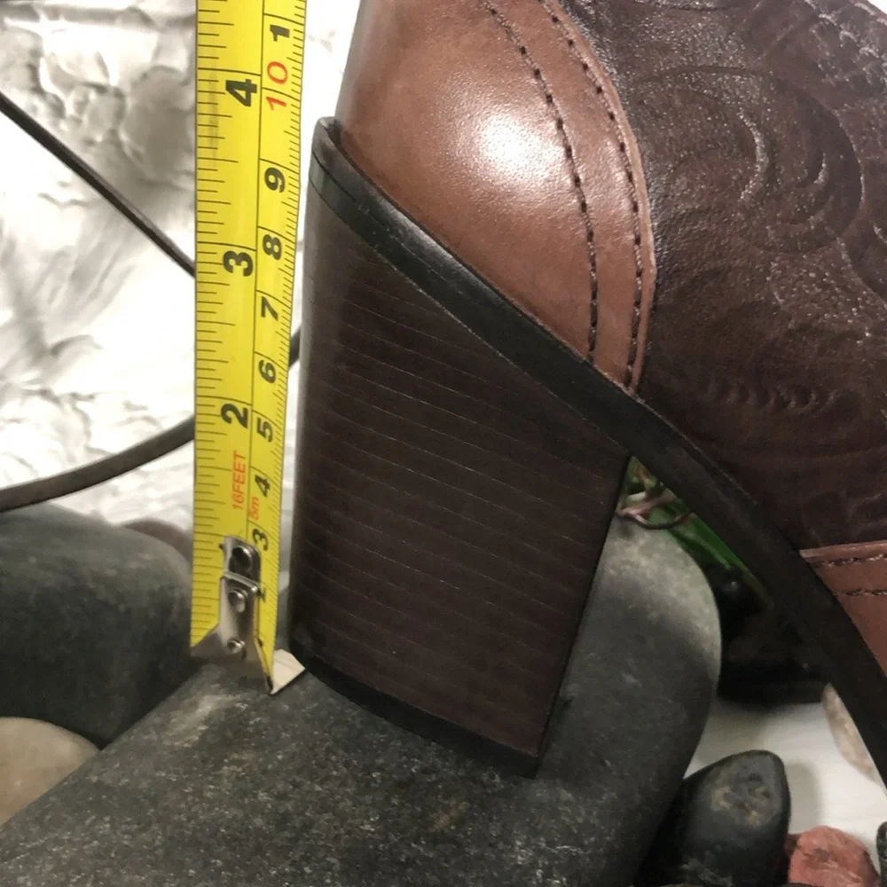 Antonio Melani Ankle Bootie Heeled  Embossed Tooled Leather Bendable Size 9 Boot