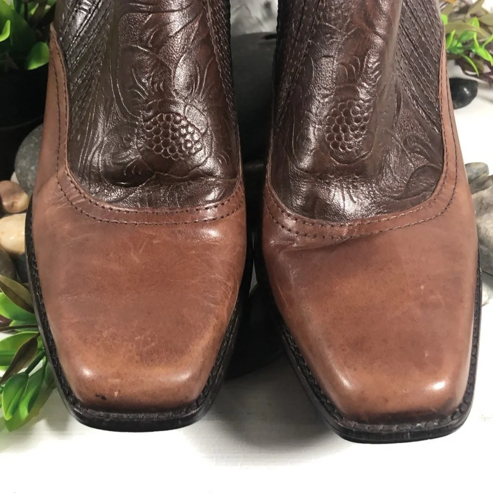Antonio Melani Ankle Bootie Heeled  Embossed Tooled Leather Bendable Size 9 Boot