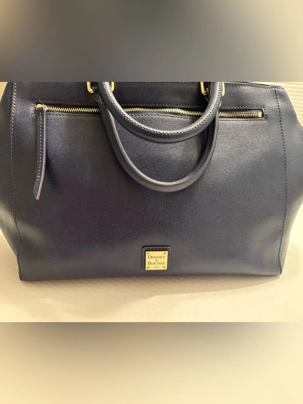 Dooney & Bourke saffiano leatherzip