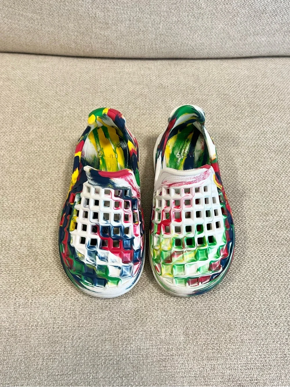 Lusso Cloud Kids Size 11 Primary Swirl Slip On Clogs EUC