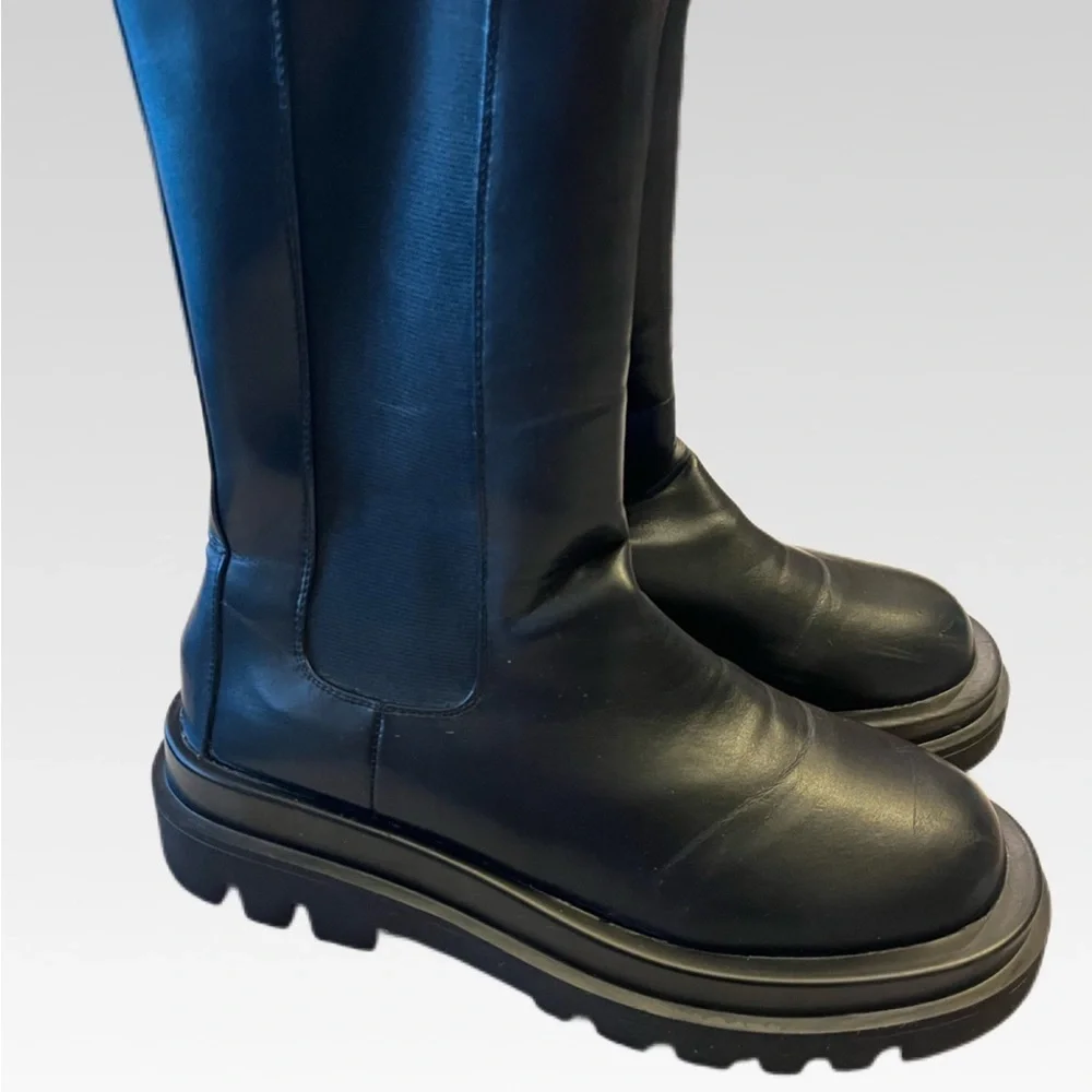 Cape Robbin sleek black