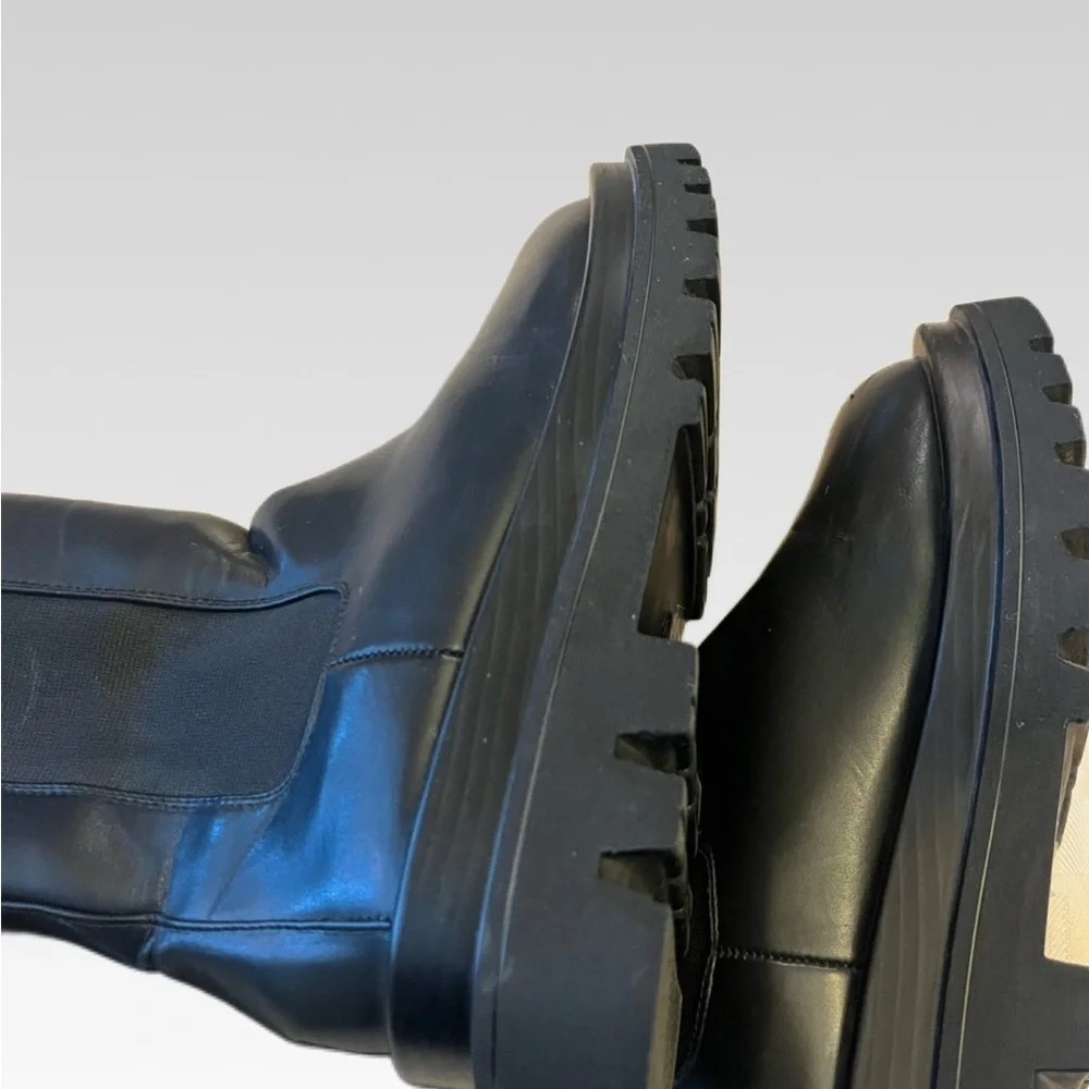Cape Robbin sleek black