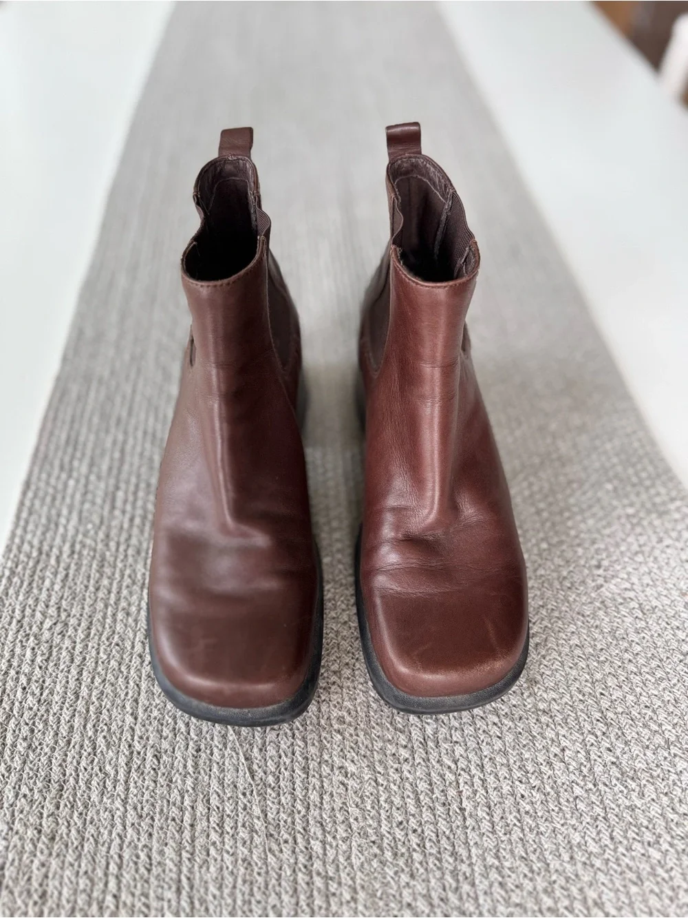 Vintage Clarks Brown Leather Square Toe Lug Sole Chelsea Ankle Boots Sz 7.5
