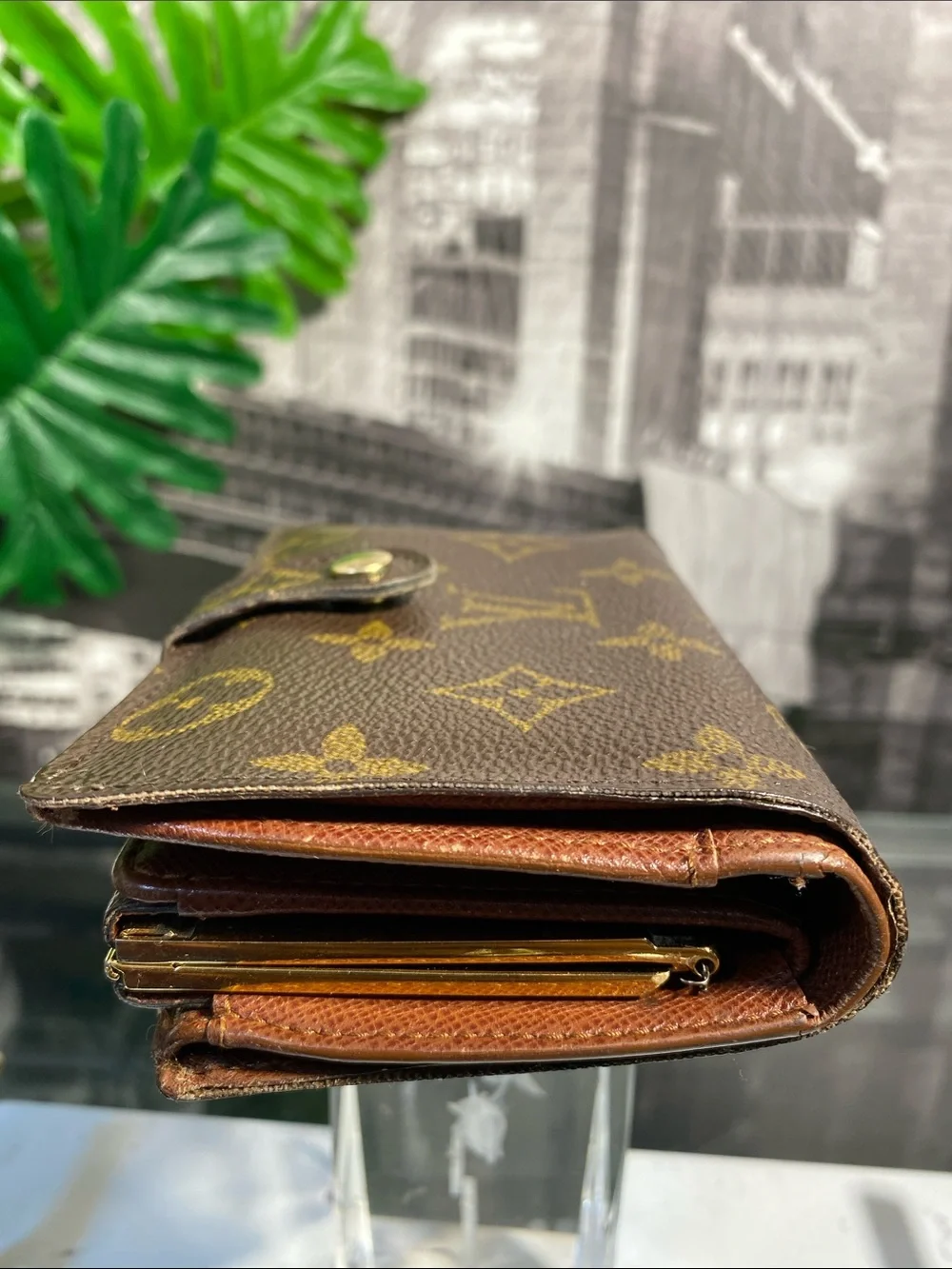 Authentic Louis Vuitton Vintage Monogram Kisslock Wallet