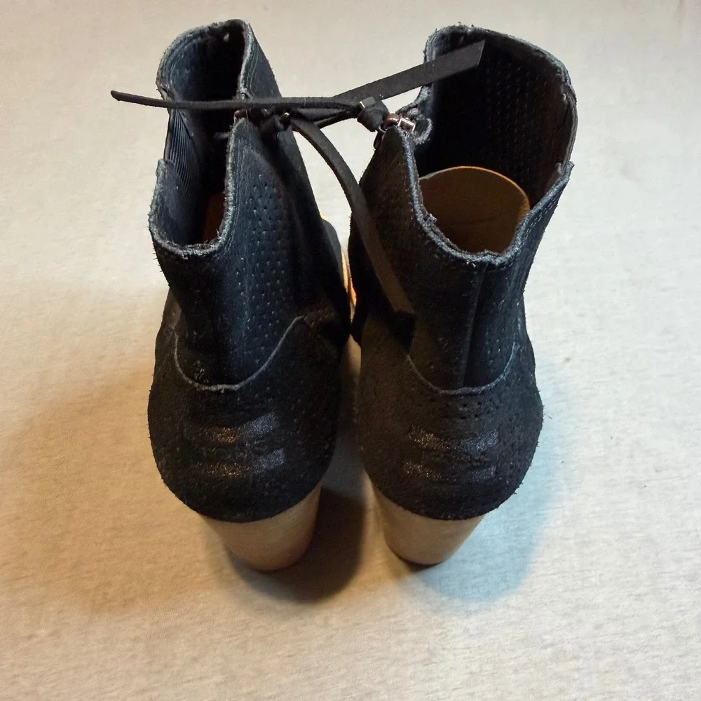 Toms textured aesthetic between