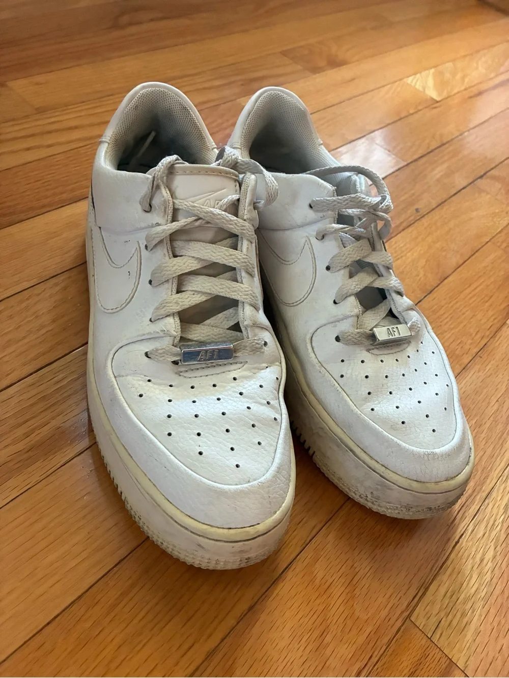 Nike leather low