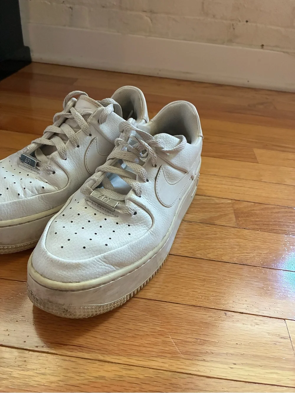 Nike leather low