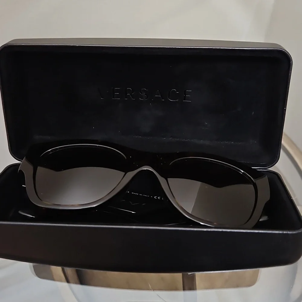 Versace stylish tortoise