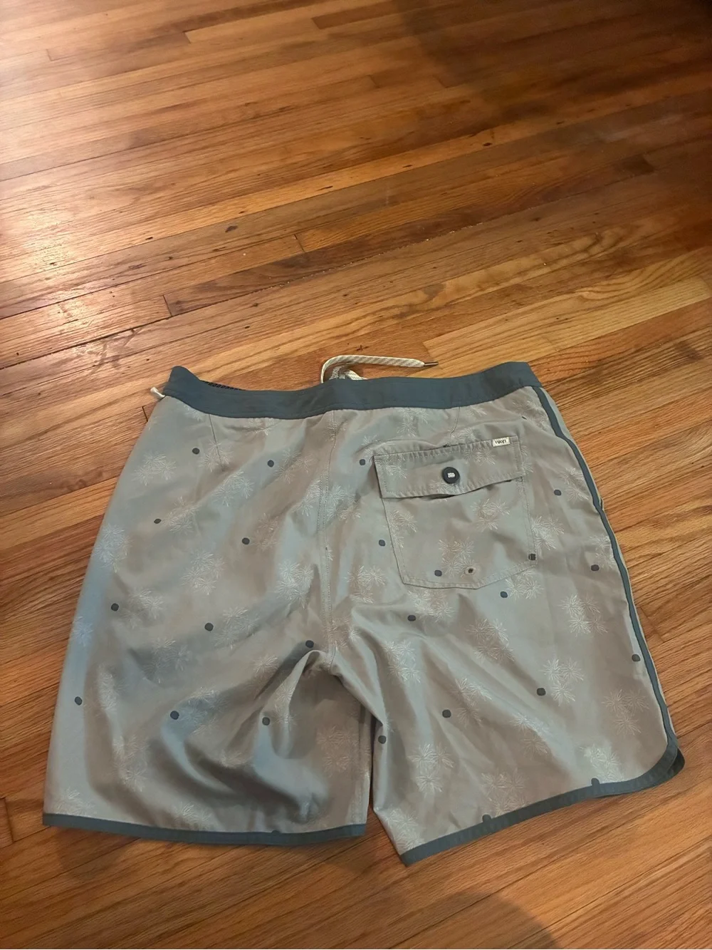 Vuori light gray